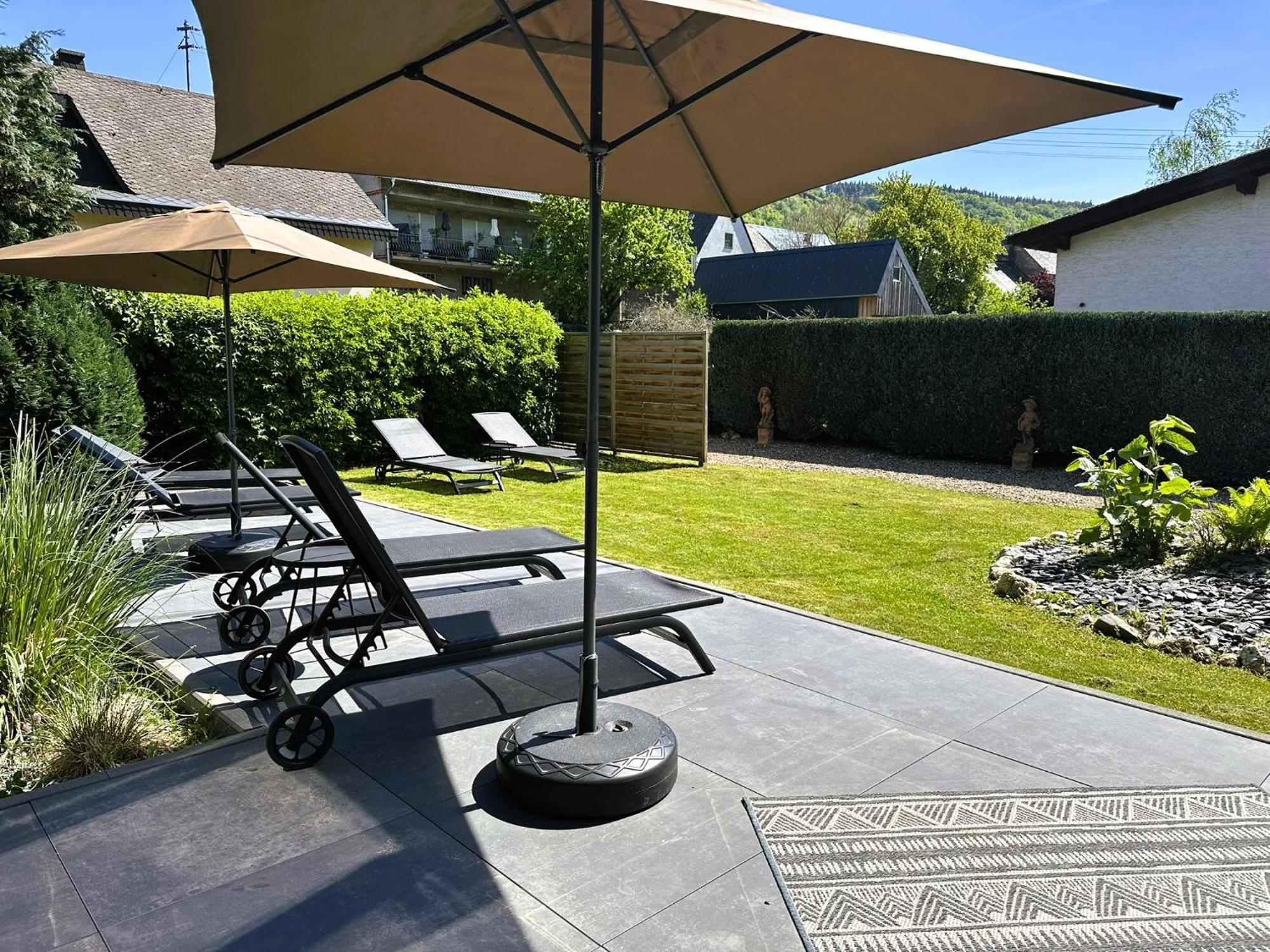 Moselhotel Weinhaus Simon 'Sauna'Restaurant'Eladesaeule Wintrich Exterior foto