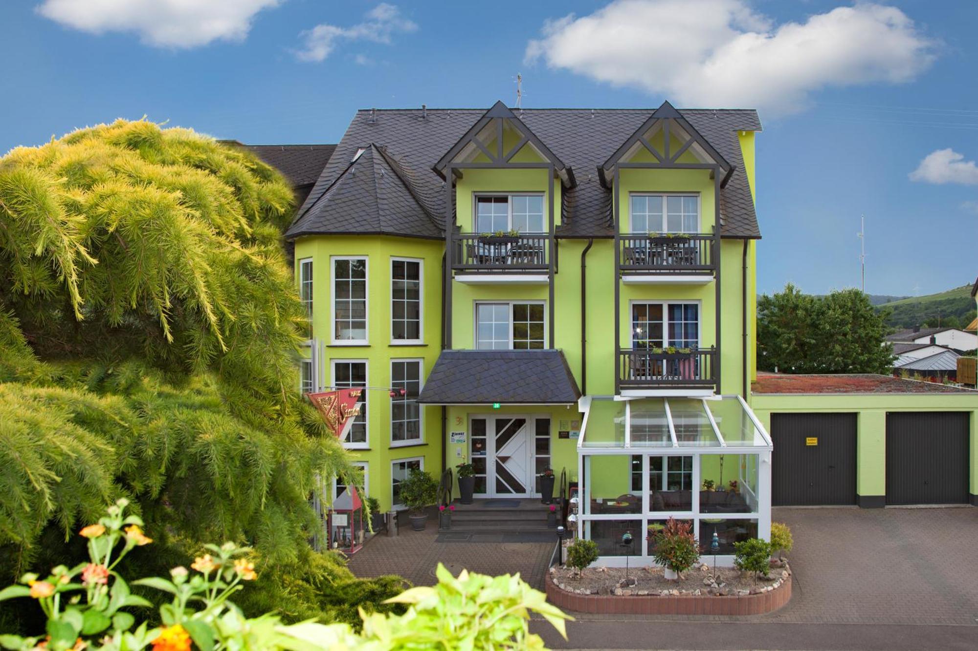 Moselhotel Weinhaus Simon 'Sauna'Restaurant'Eladesaeule Wintrich Exterior foto