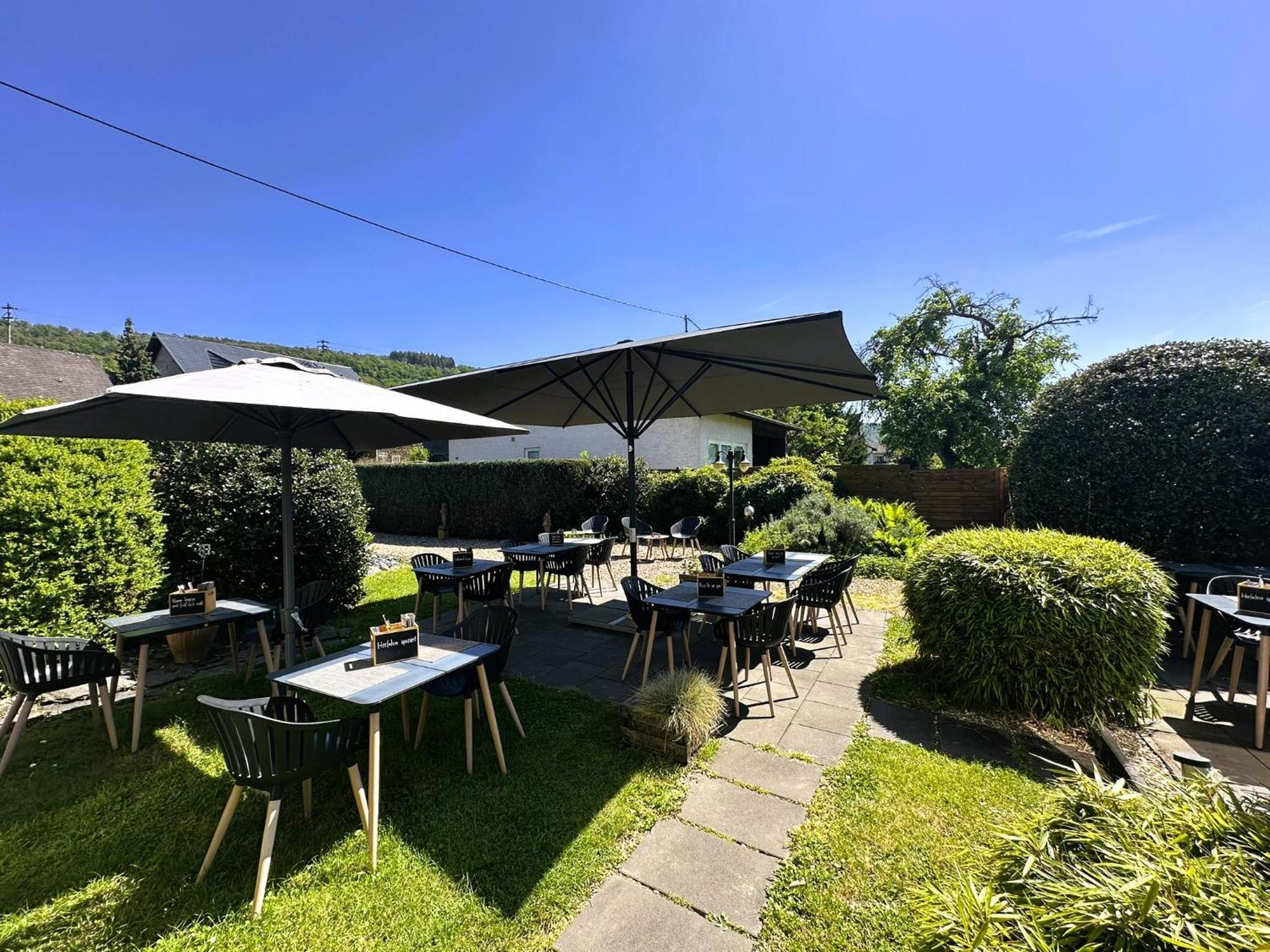Moselhotel Weinhaus Simon 'Sauna'Restaurant'Eladesaeule Wintrich Exterior foto